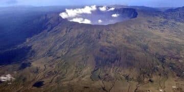 Cráter del volcán Tambora en Indonesia, cuya erupción provocó el verano frío de 1816 en Madrid.