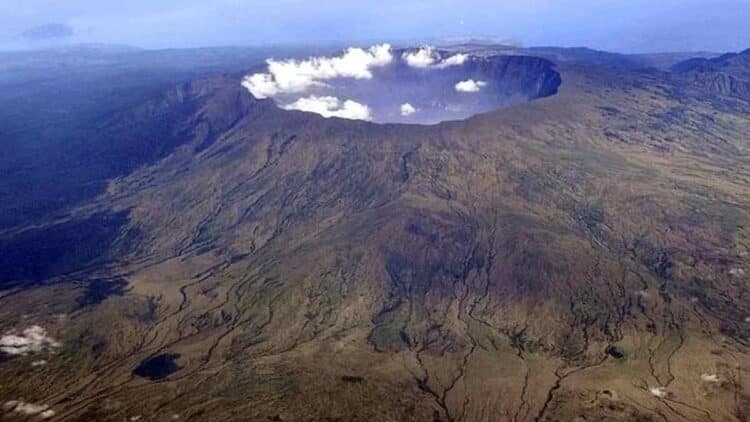 Cráter del volcán Tambora en Indonesia, cuya erupción provocó el verano frío de 1816 en Madrid.
