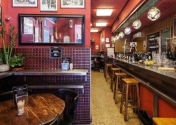 interior-taberna-casa-amadeo-plaza-cascorro-madrid