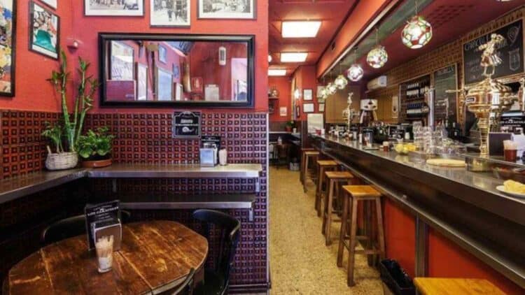 interior-taberna-casa-amadeo-plaza-cascorro-madrid