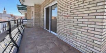 Terraza de piso en alquiler en Arganda del Rey, municipio más barato de Madrid en 2025.
