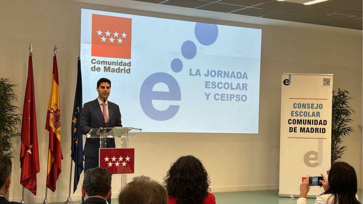 Portavoz de la Comunidad de Madrid presenta el nuevo horario escolar madrileño con jornada partida en dos tramos obligatorios.