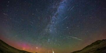 Lluvia de estrellas Perseidas 2025 en cielo nocturno sin contaminación lumínica en Madrid.