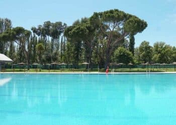 Piscina olímpica del Club Somontes junto al Monte de El Pardo abierta al público.