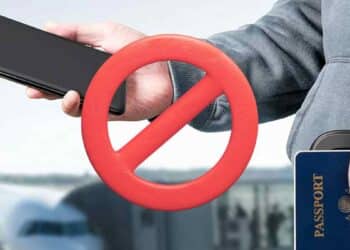 Prohibición de usar baterías externas en aviones de Emirates desde octubre 2025.