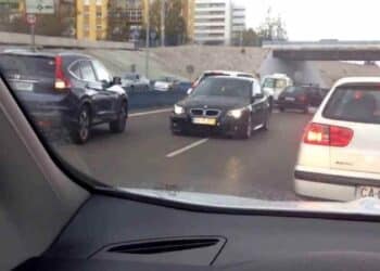 coche circulando en sentido contrario restricciones dgt mayores 65.