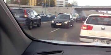 coche circulando en sentido contrario restricciones dgt mayores 65.