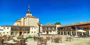 Plaza Mayor de Colmenar de la Oreja, pueblo barato y turístico cerca de Madrid ideal para jubilarse.