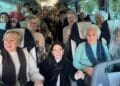 Jubilados en un autobús del IMSERSO durante sus viajes 2025.