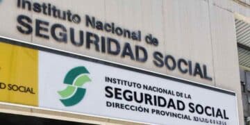 Oficina de la Seguridad Social en España para solicitar años extra de cotización para la pensión.