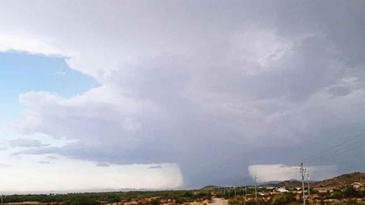 Reventón térmico en la Costa Tropical de Granada con nubes densas y viento fuerte.
