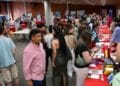 Personas en jornada de formación y empleo en Rivas para desempleados.