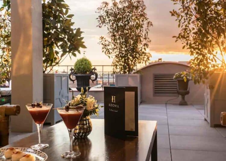 terraza rooftop elegante para cenar en Madrid en el Heritage durante el puente de agosto.