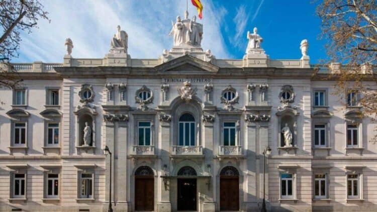 Fachada del Tribunal Supremo en Madrid por sentencia sobre incentivos e incapacidad temporal.