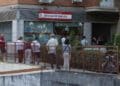 Personas haciendo fila en oficina del SEPE en Madrid.