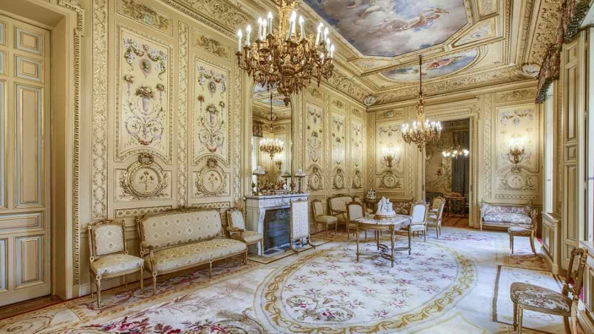 Sala histórica de palacio en Madrid con visitas guiadas gratis.