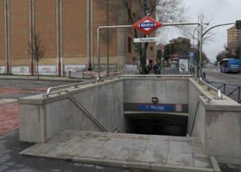Entrada metro Pavones Madrid alquiler pisos baratos menos 900 euros.