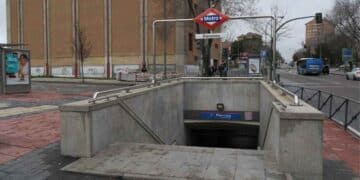Entrada metro Pavones Madrid alquiler pisos baratos menos 900 euros.