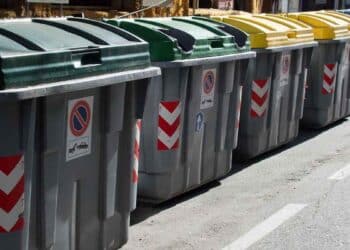 Contenedores de reciclaje en municipios pequeños de Madrid con nueva ayuda de basuras