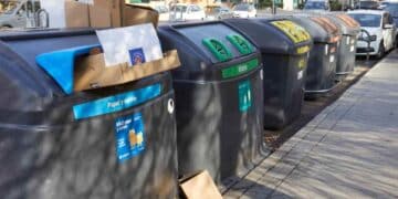 Contenedores de basura y reciclaje en Madrid por nueva tasa municipal.