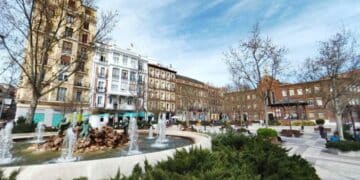 Plaza en barrio de Madrid ideal para estudiantes en 2025.