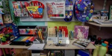 Material escolar en papelería para becas 2025/2026 de hasta 300 euros por familia en San Fernando de Henares.