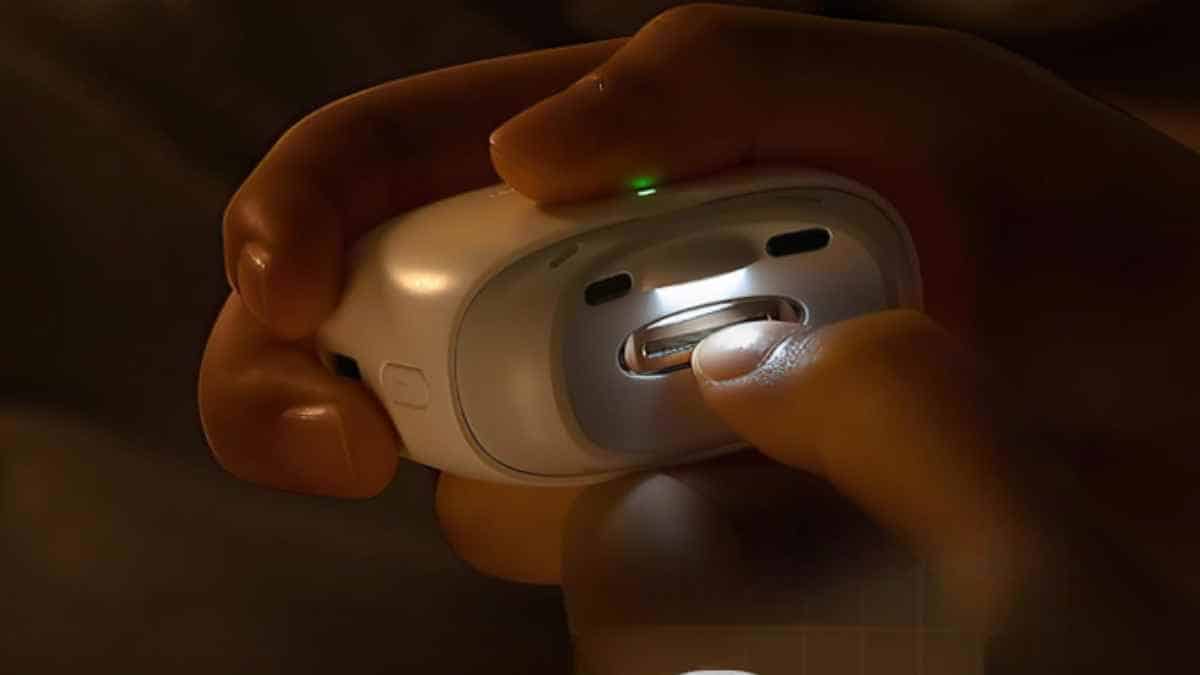 cortauñas eléctrico con luz LED en uso Amazon.