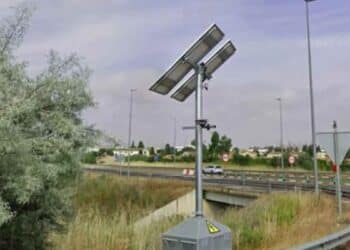 Radar de tramo de la DGT en glorieta de la SA-20 en Salamanca.