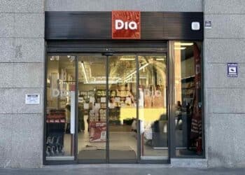 Fachada de supermercado Dia en Madrid tras nuevas aperturas en Móstoles y Leganés con generación de empleo.