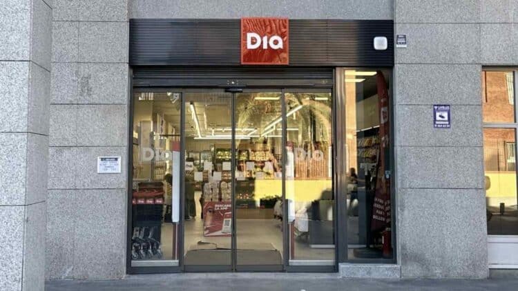 Fachada de supermercado Dia en Madrid tras nuevas aperturas en Móstoles y Leganés con generación de empleo.