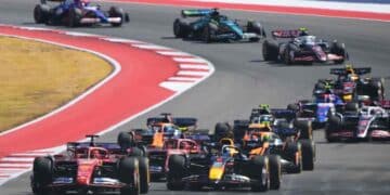 Coches de Fórmula 1 en carrera durante el Gran Premio de España 2026 en Madrid.