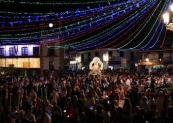 Fiestas de Ciempozuelos 2025 con procesión de la Virgen del Consuelo y plaza iluminada en septiembre.