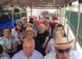 Jubilados viajando con el programa IMSERSO 2025-2026 en sus vacaciones.