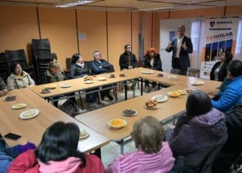 Reunión de vecinos en comunidad según Ley de Propiedad Horizontal.