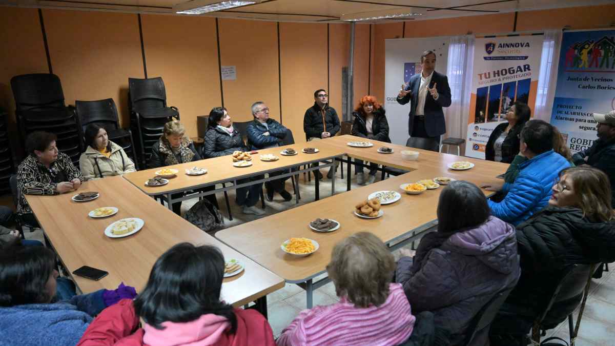 Reunión de vecinos en comunidad según Ley de Propiedad Horizontal.