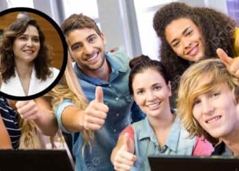 Jovenes estudiantes en Madrid con deduccion de hasta 400 euros en matricula academica.