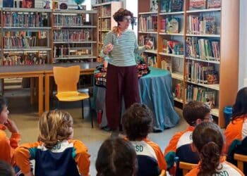 Niños en actividad infantil en bibliotecas públicas de Madrid otoño 2025.