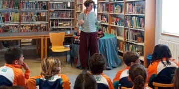 Niños en actividad infantil en bibliotecas públicas de Madrid otoño 2025.