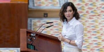Ayuso anuncia medidas de apoyo a autónomos y empresarios en Madrid.