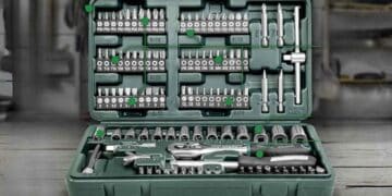 Maletín de herramientas Mannesmann M29166 con 130 piezas y carraca por 21,99 euros.