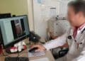 Médico suspendido por duplicar atenciones y crear citas falsas en su centro de salud.