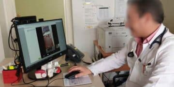 Médico suspendido por duplicar atenciones y crear citas falsas en su centro de salud.