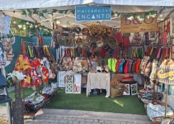 mercado del encanto madrid bolsos artesanales en palacio santa bárbara.