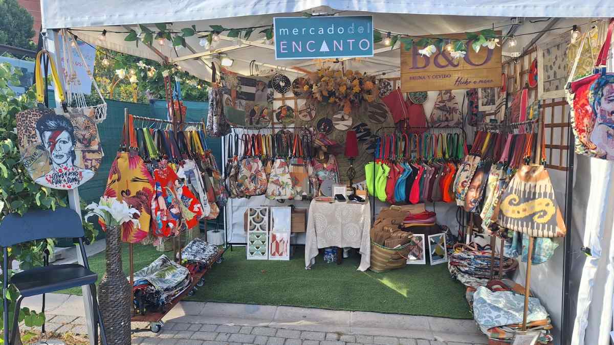 mercado del encanto madrid bolsos artesanales en palacio santa bárbara.