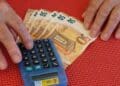 SEPE anuncia nueva ayuda de 3.000 euros para trabajadores sin derecho a paro.