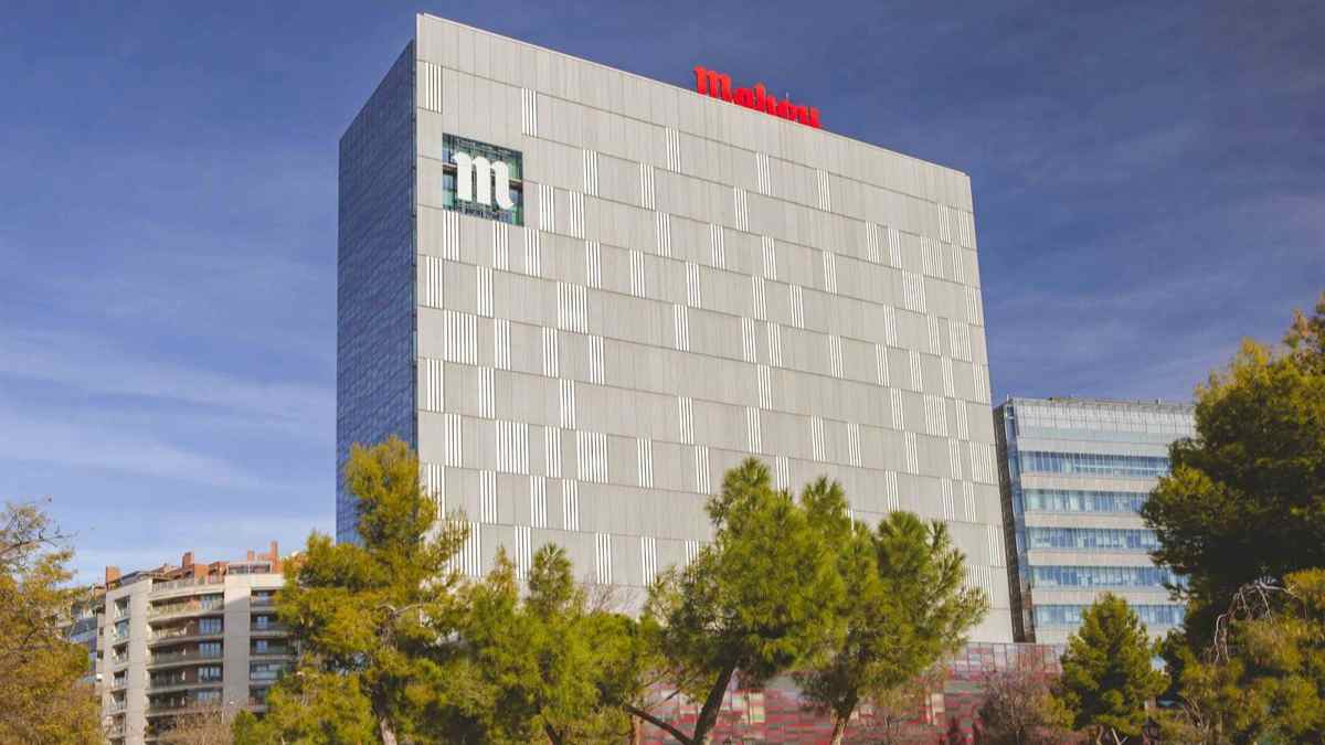 Edificio de Mahou San Miguel en Madrid para nuevas ofertas de empleo con contratos de larga duración.