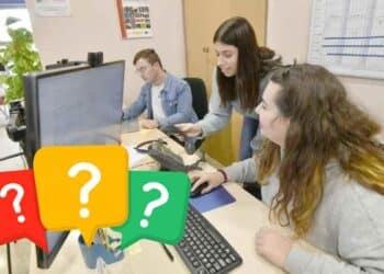 Jóvenes en prácticas formativas compatibilizando beca con prestación por desempleo.