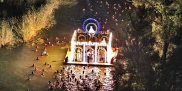 Procesión fluvial de la Virgen de Alarilla en el río Tajo en Fuentidueña de Tajo, Comunidad de Madrid.