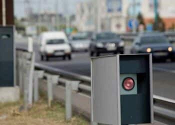 Radar del km 52 de la M-40 con multas de tráfico.