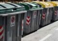 tasa de basuras obligatoria contenedores reciclaje en la calle.